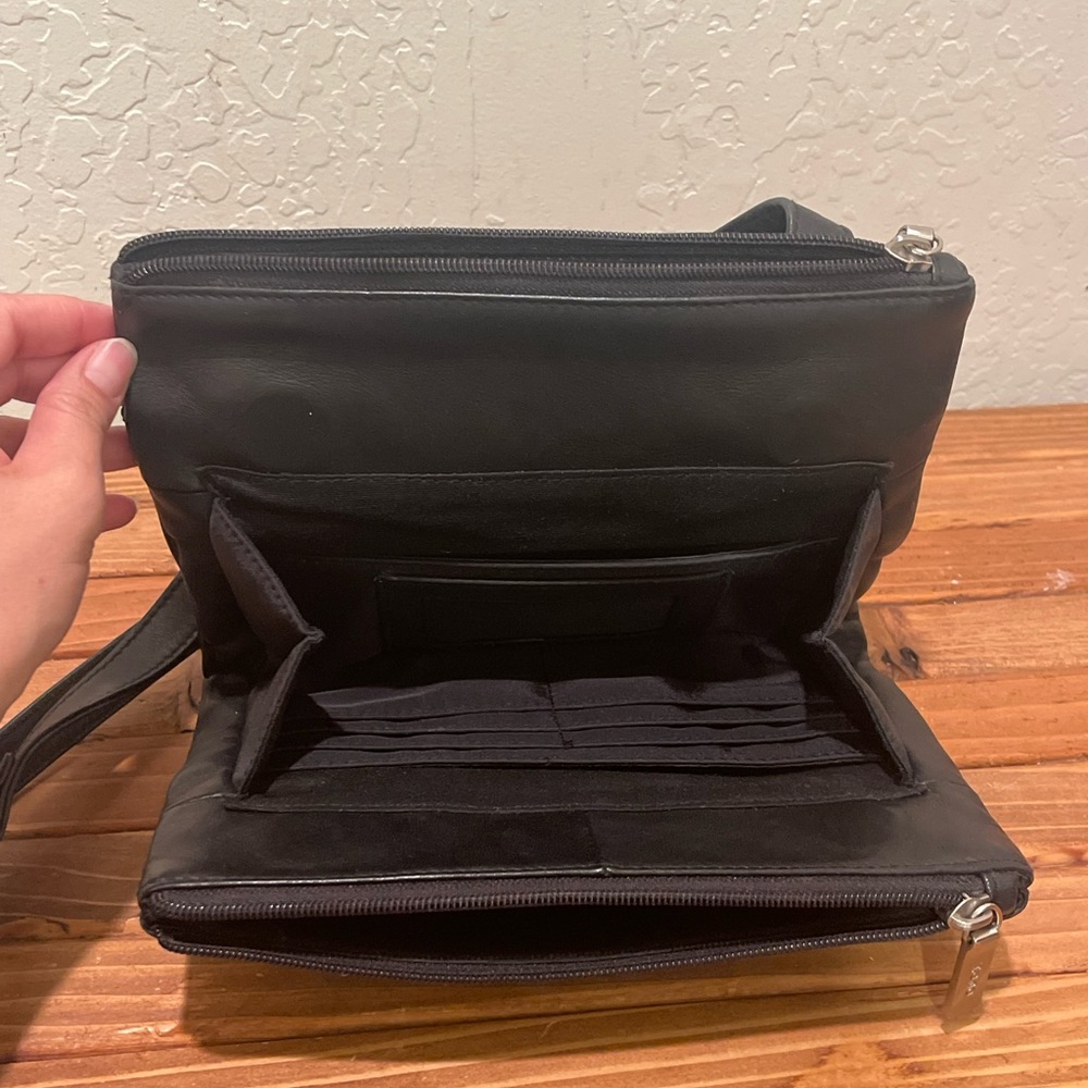 HOBO International Black Leather Crossbody Shoulder bag w/ double zipper closure - Picture 6 of 13